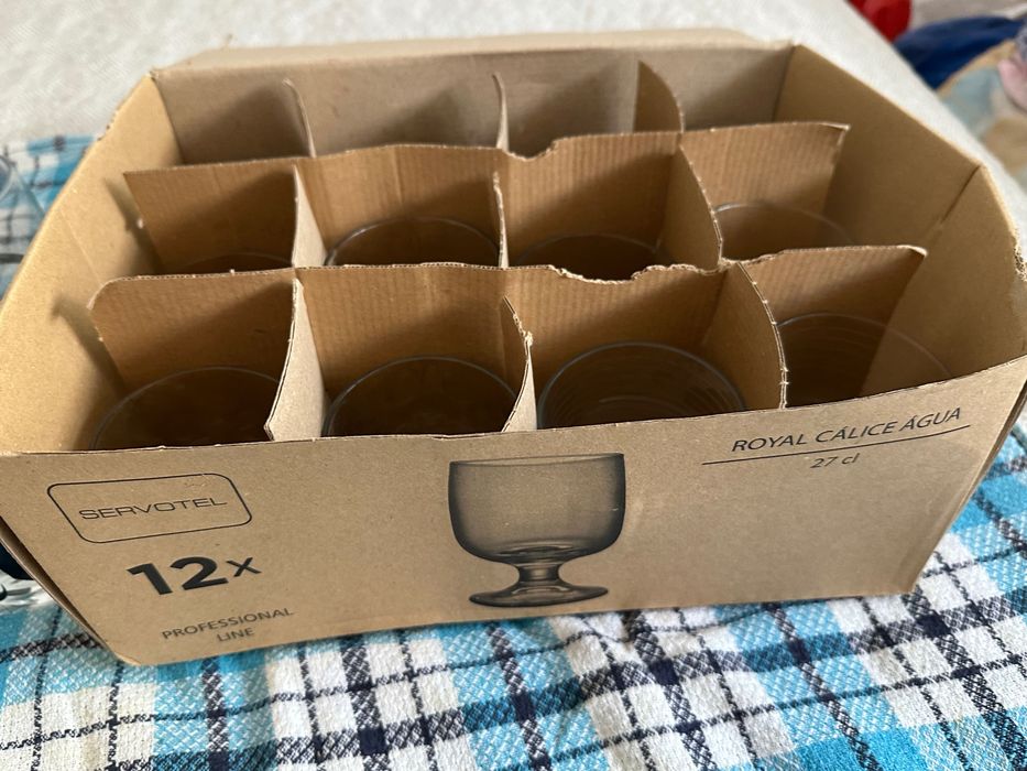 Copos de cozinha em caixa - €6 por dúzia