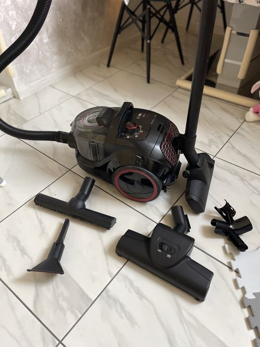 Продаю пилосос Bosch Bagless Vacuum Cleaner Serie 4.
