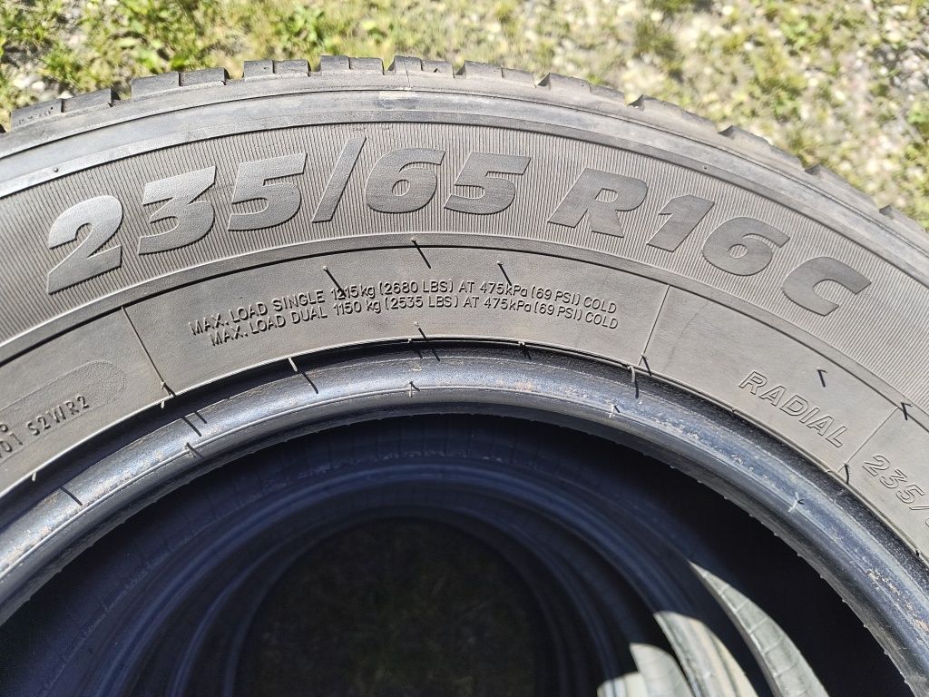 Opony Riken prawie nowe 235/65R16C