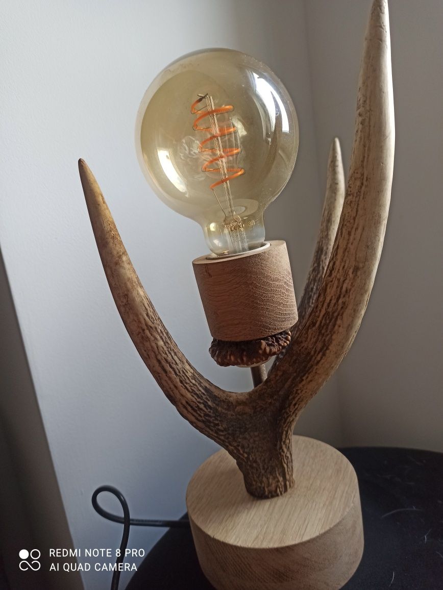 Lampa z poroża jelenia