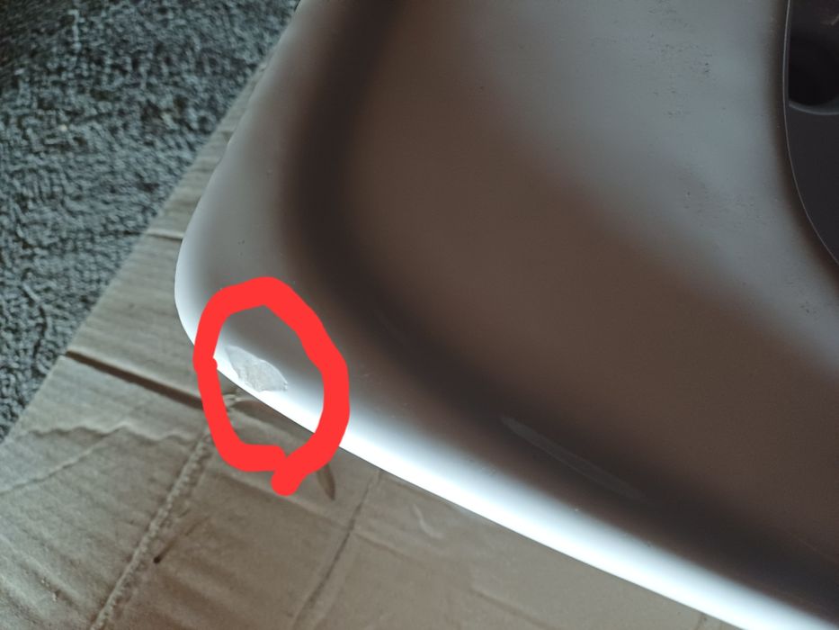 Nowa umywalka Koło z osłoną na syfon