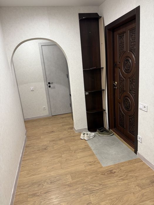 Здається в оренду двокімнатна з сучасним ремонтом