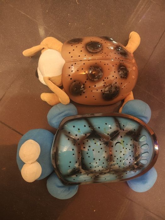 Bonecos peluches projetores de luz estrelas bebé