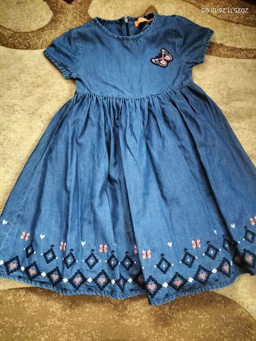 сукня для дівчинки на 5-6 років, лот ціна за дві