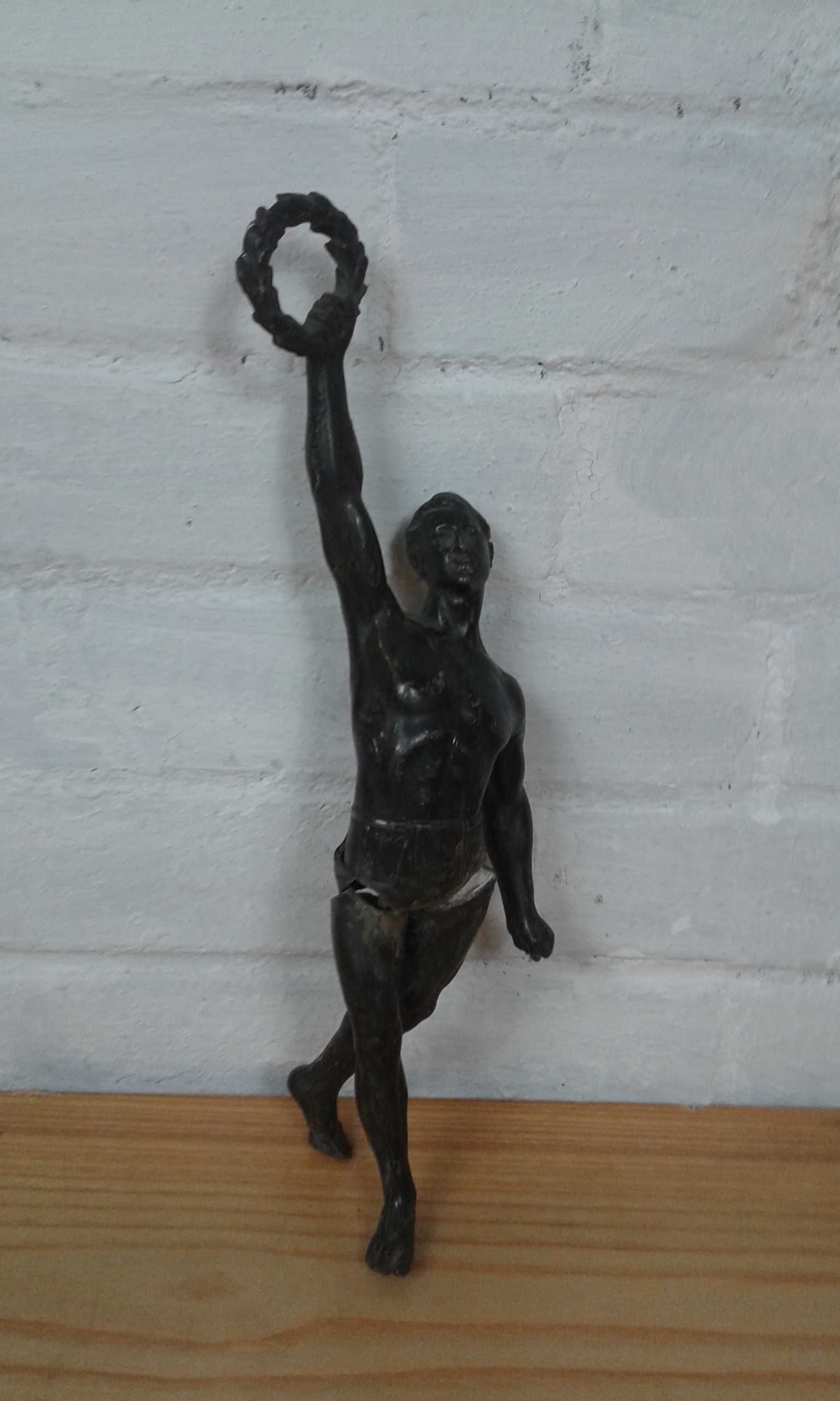 Stara przedwojenna figura figurka olimpijczyk lata 30/40
