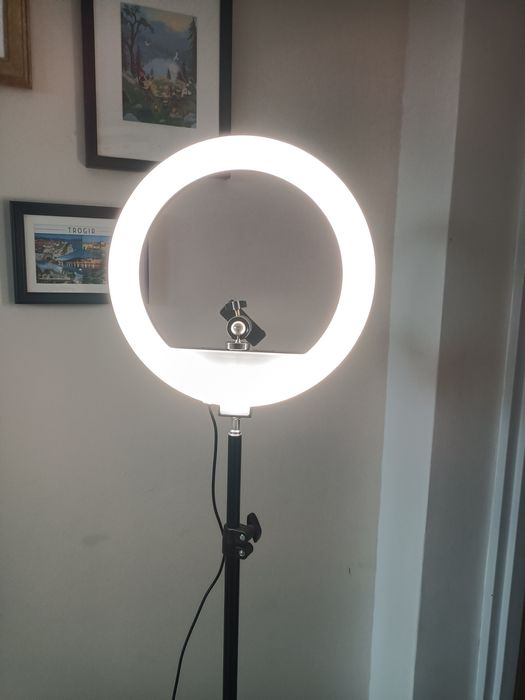 Lampa pierścieniowa