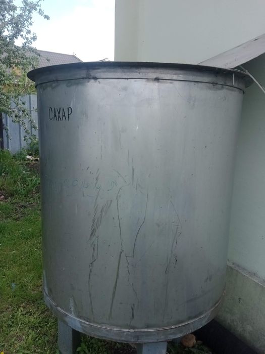 Ємкість з нержавіючої сталі 800 літрів.