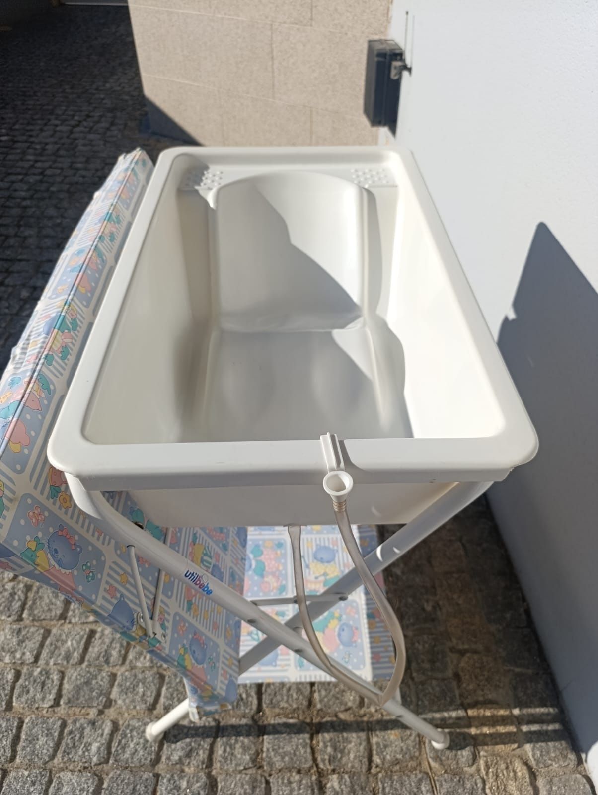 Banheira bebé com suporte e fraldário