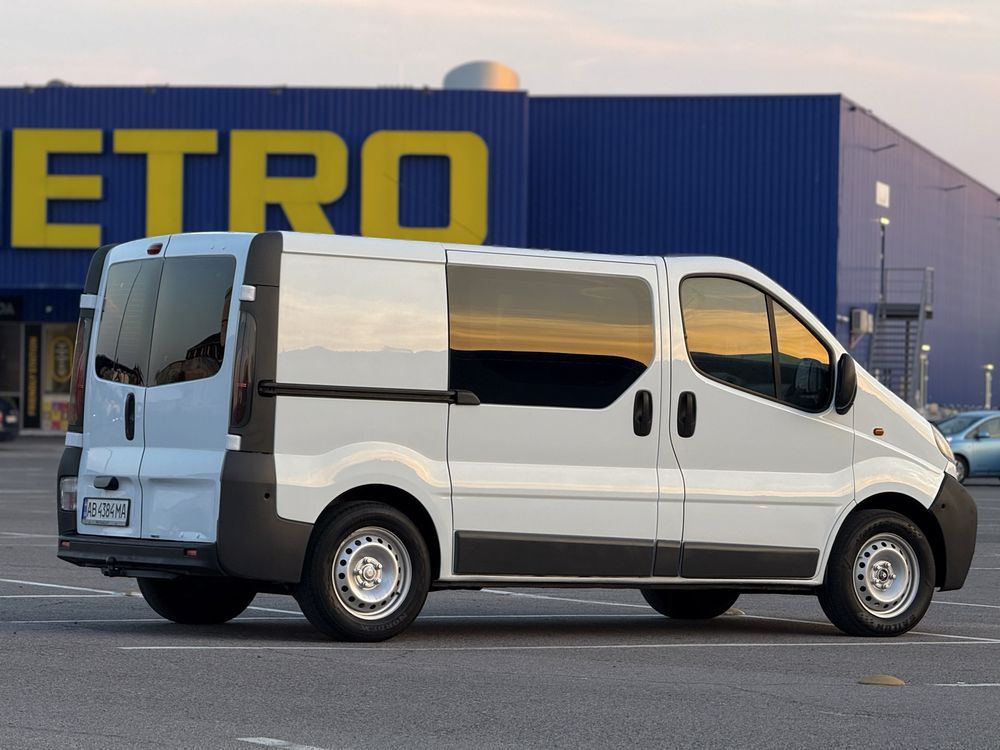 Бус Opel Vivaro 2006 (1.9dCi) мінівен, можливий обмін vito, trafic, t5