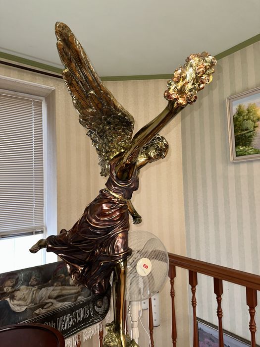 Статуя статуетка велика Ніка на колоні 185 см Статуэтка Ника колонне