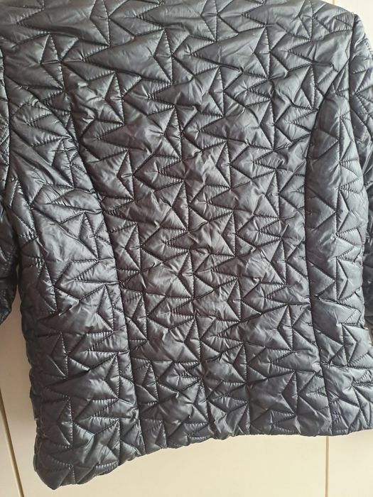 Стильна чорна куртка