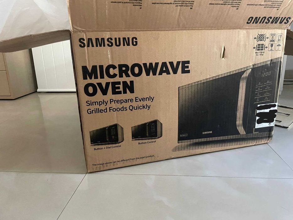 Microondas Samsung 800W e 1100W Grill (Usado apenas por 4 meses)