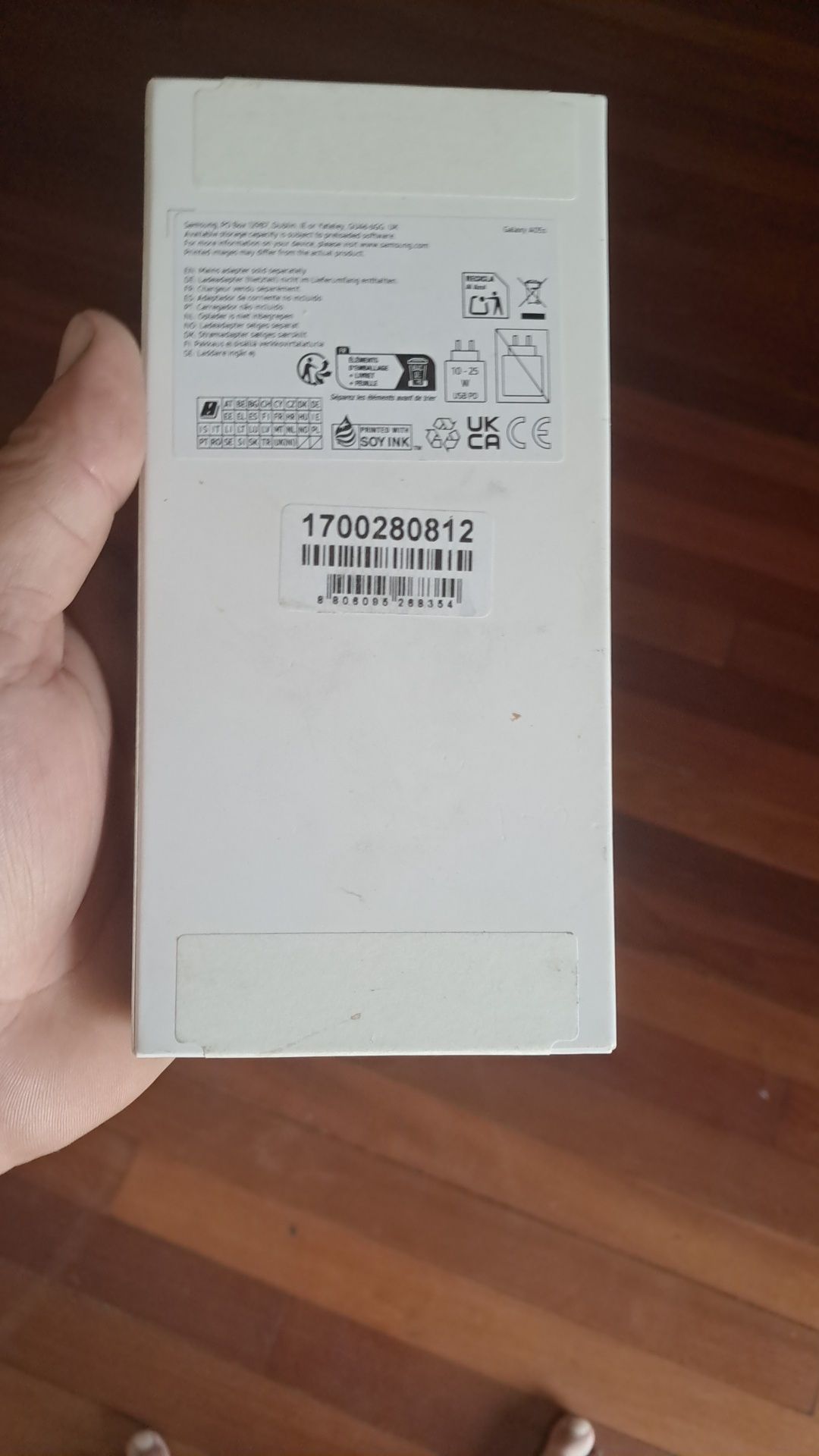 Telemóvel novo inda por abrir