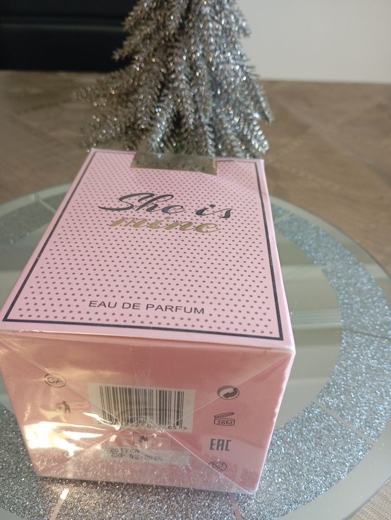 Perfum she is mine