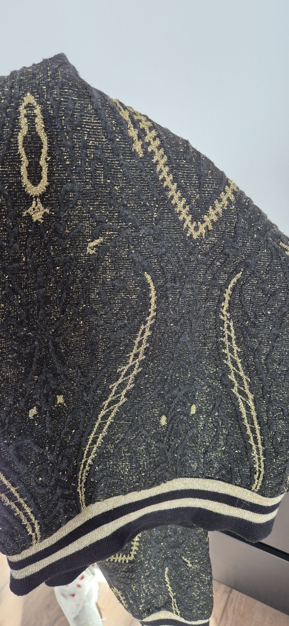 Sweter damski z broszką H&M S