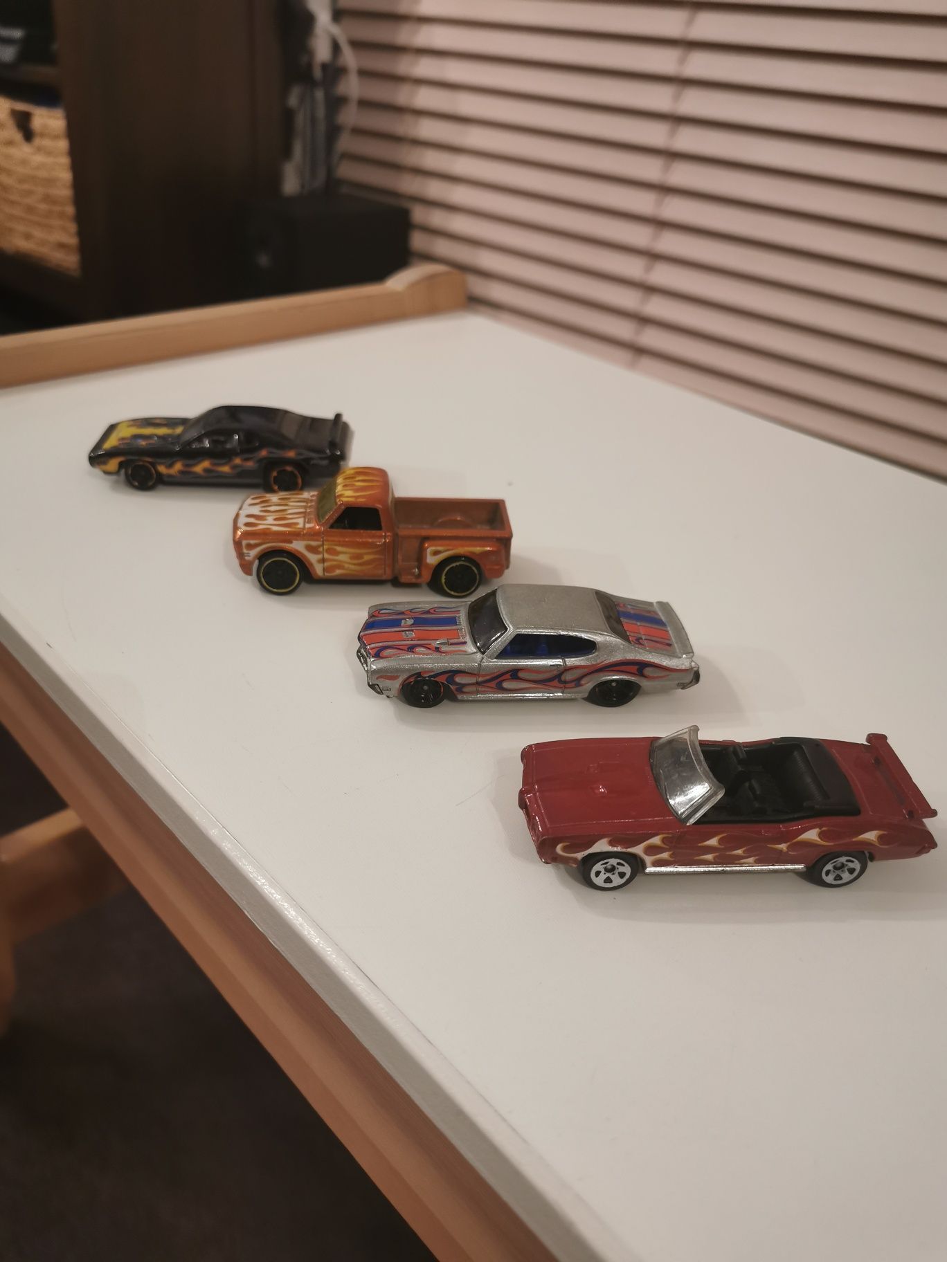 4 Hot Wheels auta resoraki