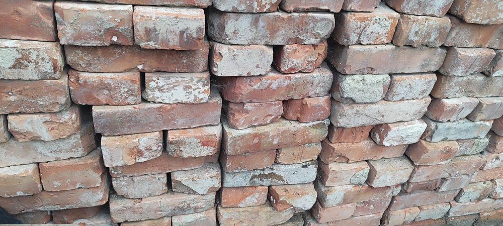 Stara czerwona cegła
