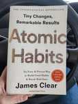 Livro #Atomic Habits" como novo