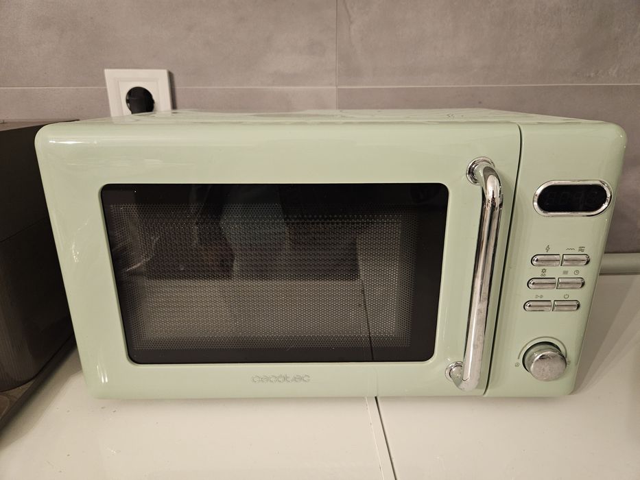 Microondas vintage Cecotec