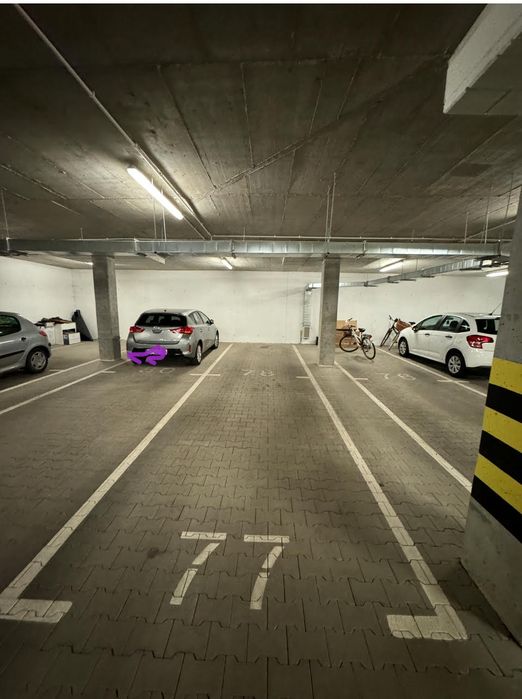 Dwa miejsca w podziemnej hali garażowej Bolesława Śmiałego