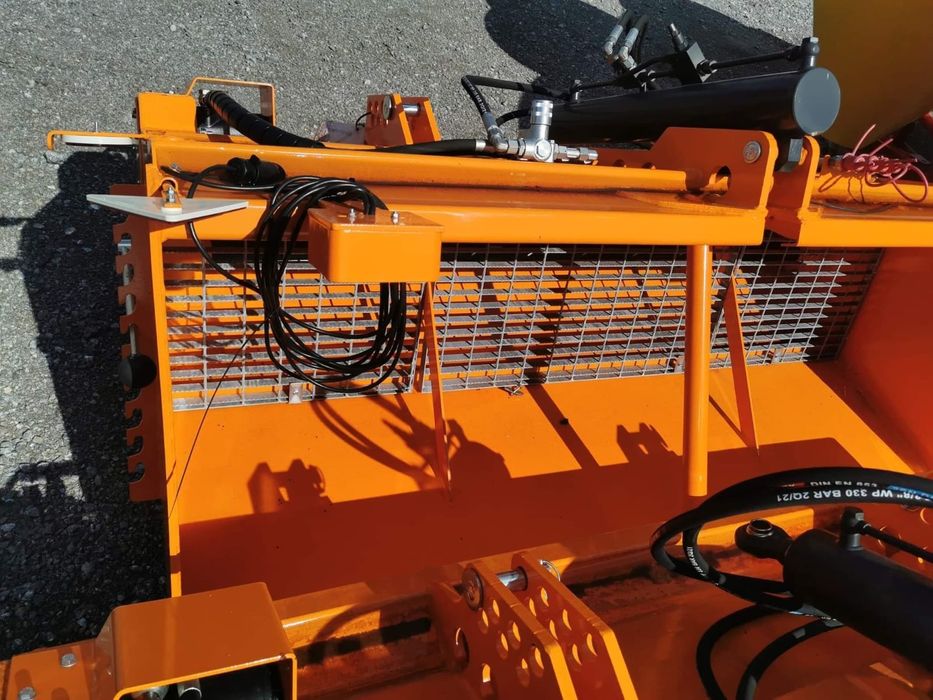 Nowa piaskarka solarka posypywarka samozaładowcza do soli piachu