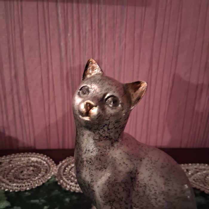 Dwie figurki kotów z cyrkoniami