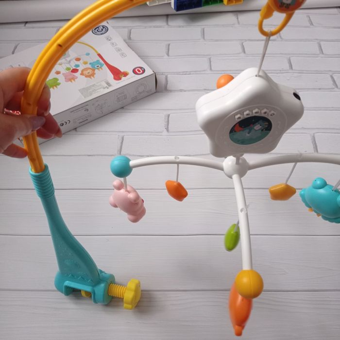 Дитячий мобіль, в ідеальному стані