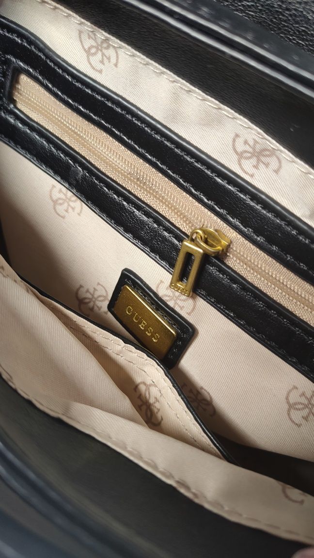 Сумка Guess Triana Flap Shoulder. Сумка гес через плече чорний колір