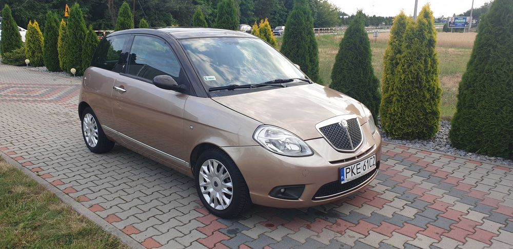 Lancia ypsilon 1.4 16v 95km automat
