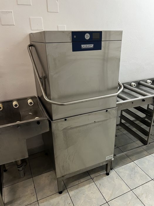 Zmywarka kapturowa HOBART AMX- 10B (2021r.).