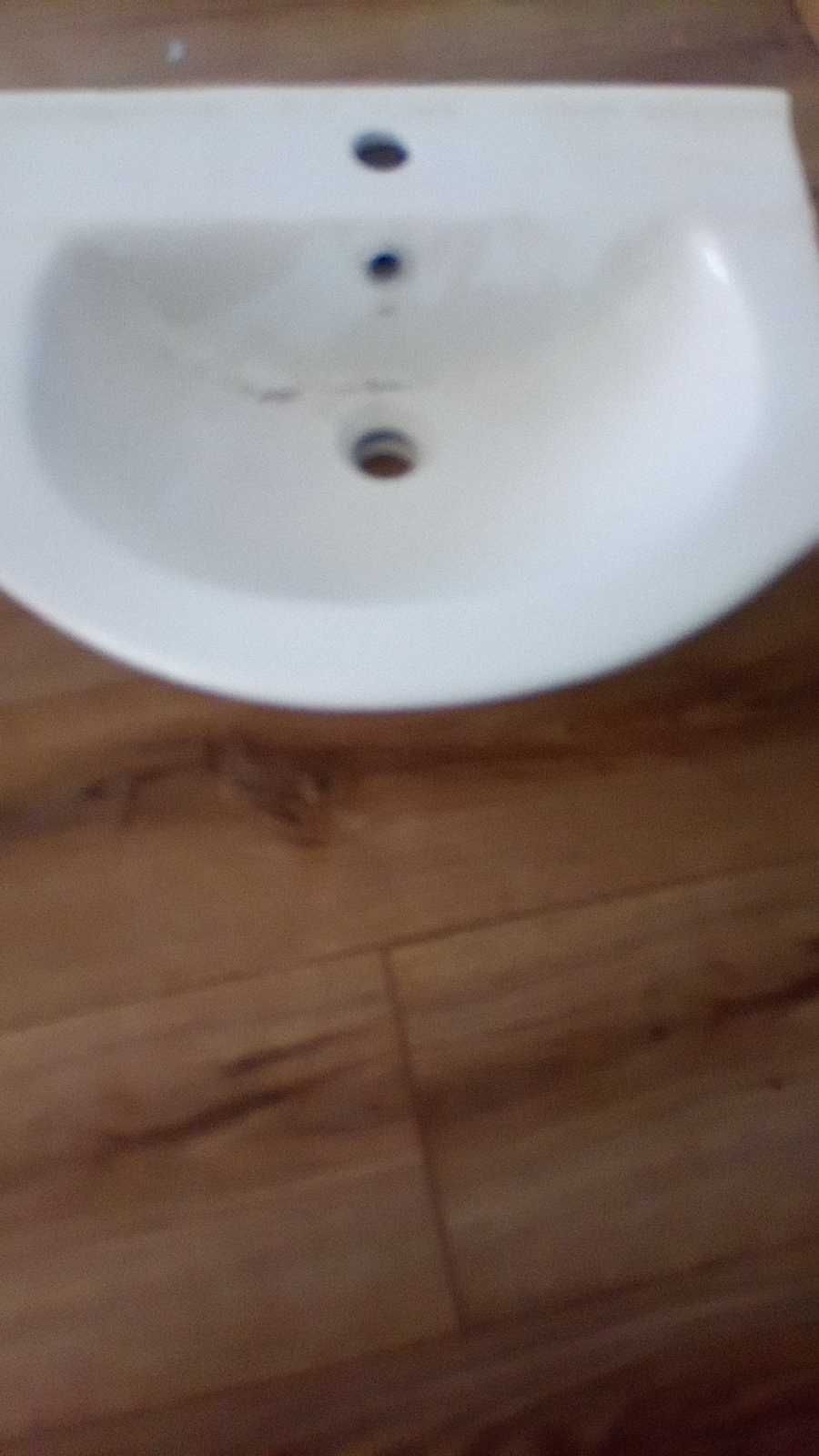 Szafka i umywalka do lazienki