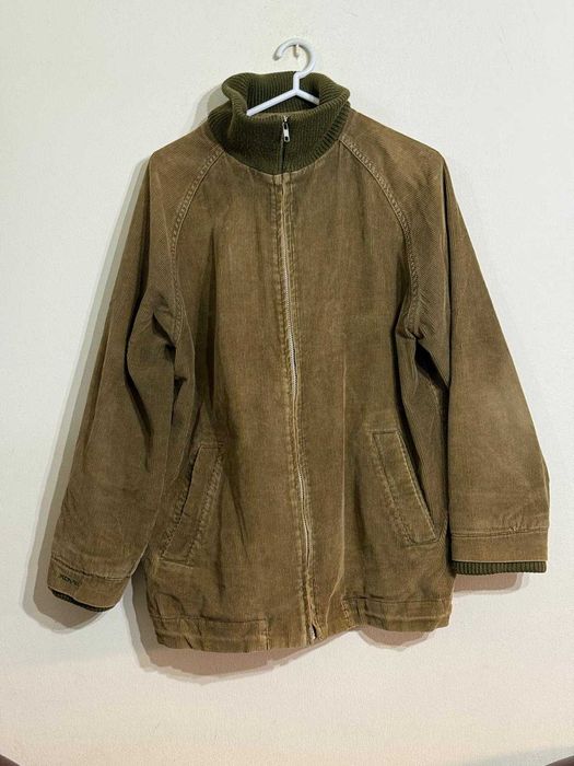 Casaco de Canelado Verde Azeitona com Fecho Frontal