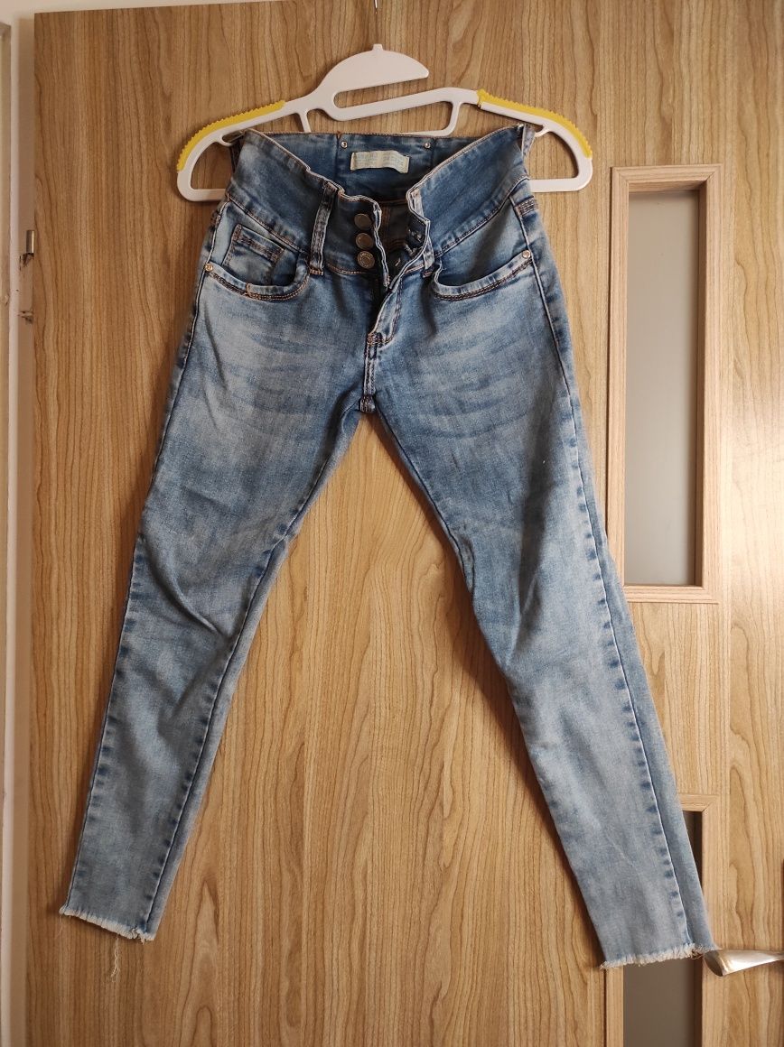 Spodnie dżinsy rozmiar M