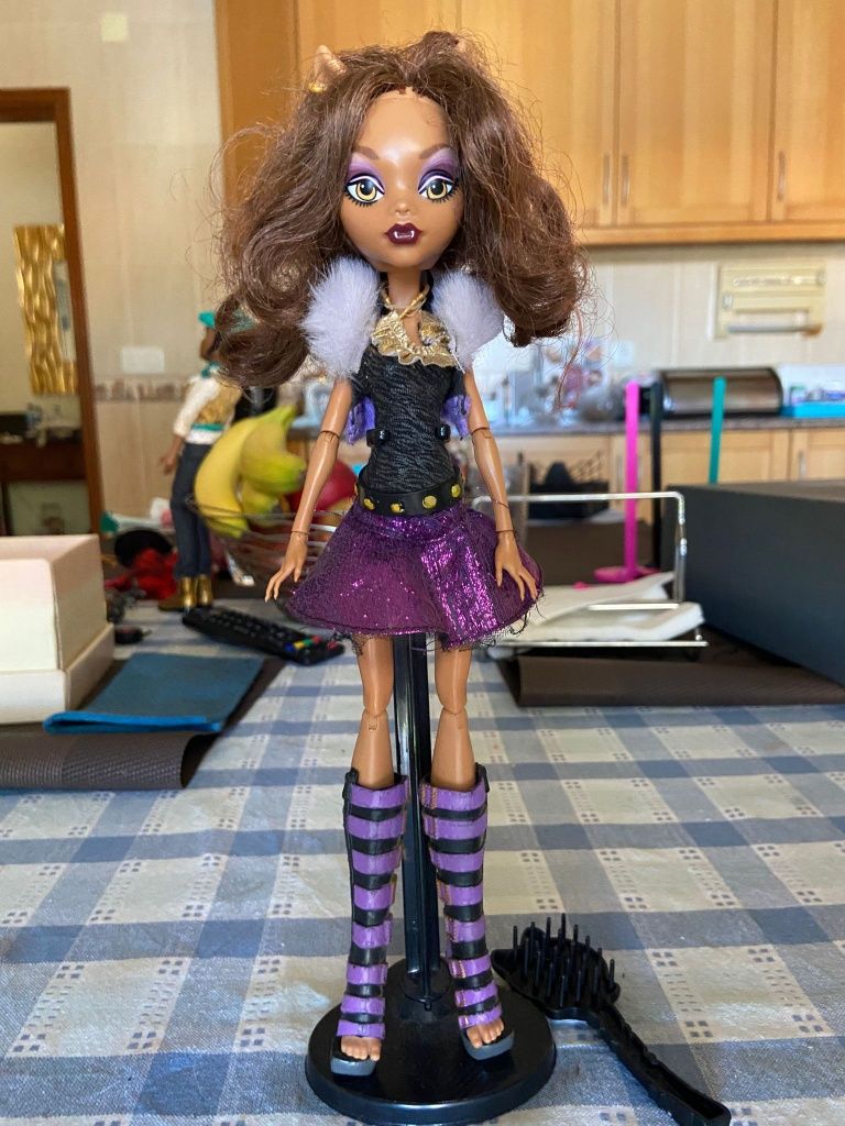 Monster High original Clawdeen com acessório