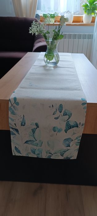 Nowy wiosenny bieżnik na stół/ obrus