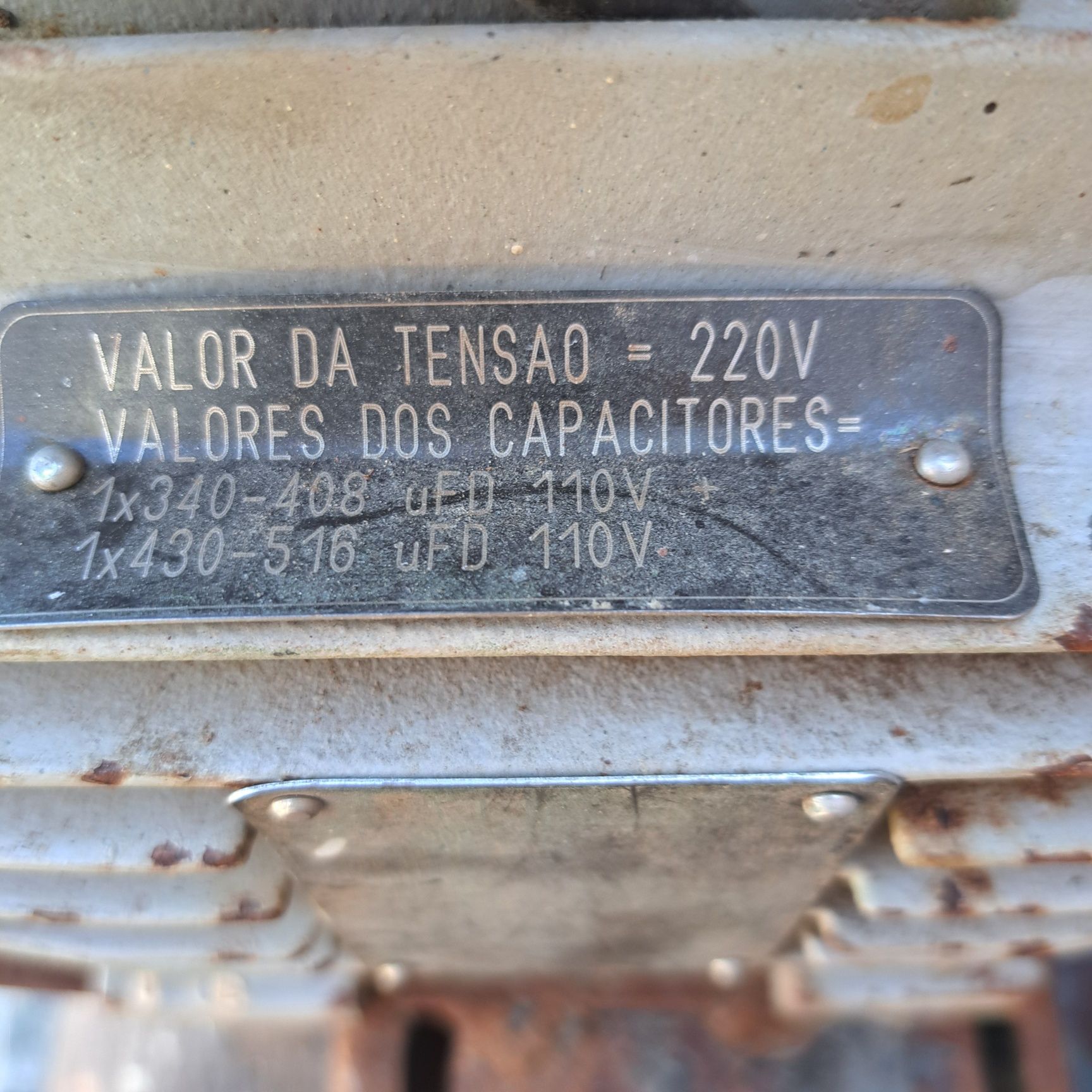 Compressores 100 litros (Powertech PT-100L e Rubete 100TP)