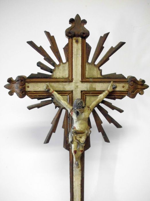 antigo crucifixo em madeira policromada Sec. XIX