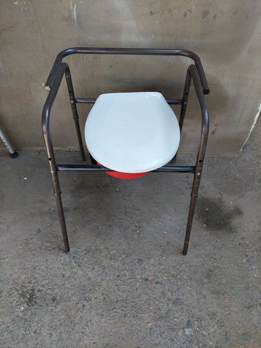 Стілець-туалет у гарному стані