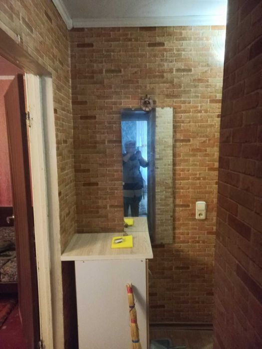 здаю 1 к\к Інгульський район,зуп Космос 1\9,магазини,зупинки поруч