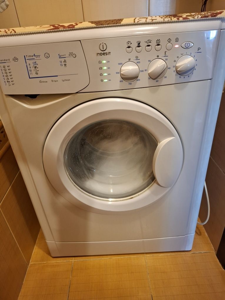 Пральна машина Indesit WISL105X