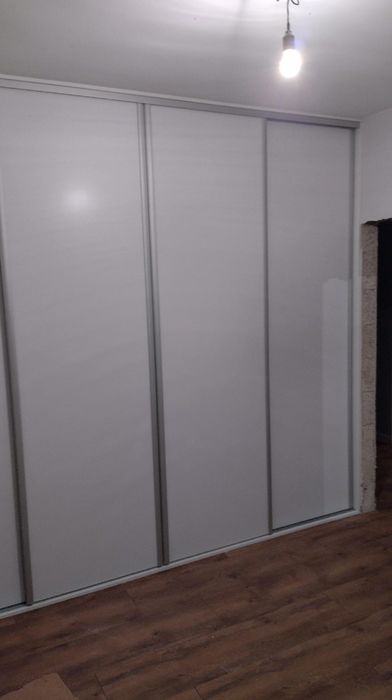 Montaż mebli,układanie paneli ,prace stolarskie.balustrady tarasy prac