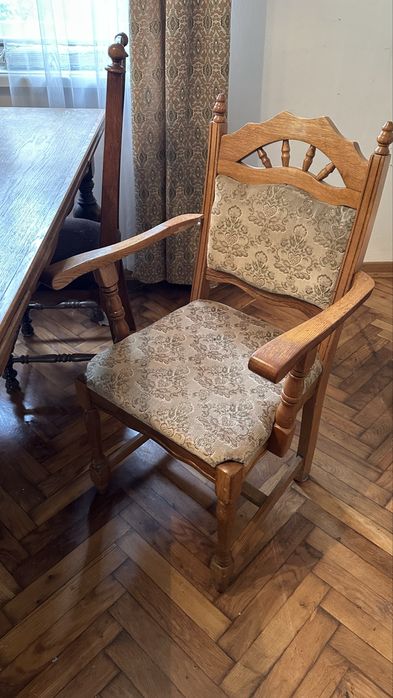 antyczny Stół drewniany z kompletem krzeseł – styl klasyczny/retro