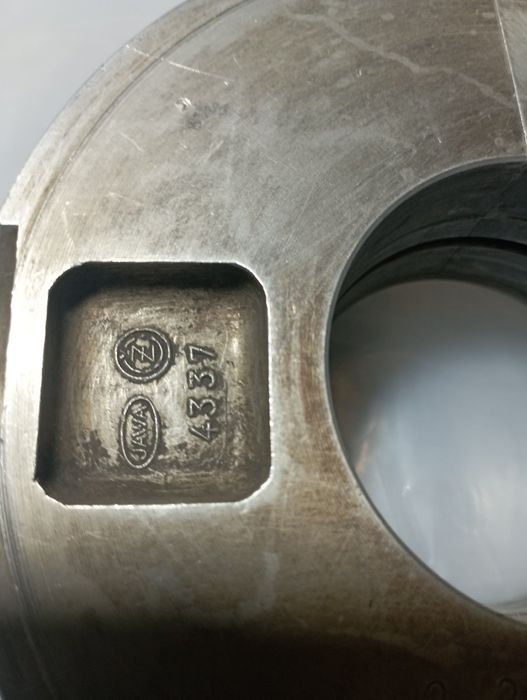 Центральна опора колінвала ява 638