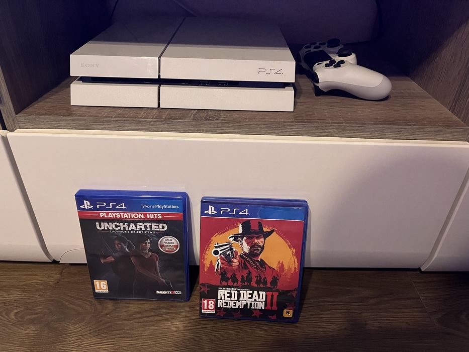 Sprzedam Białą(!) PlayStation 4 z dwoma grami! Stan igła!