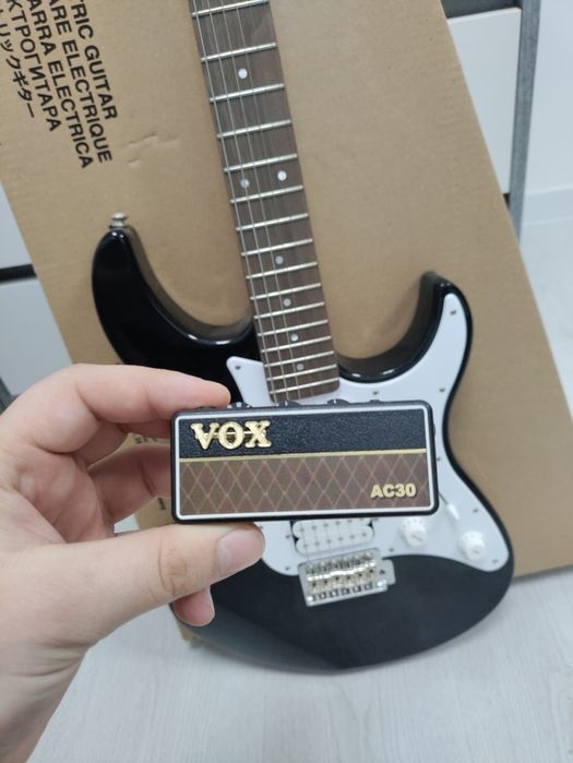 Yamaha Pacifica 012 Black + мінікомбік VOX + кабель