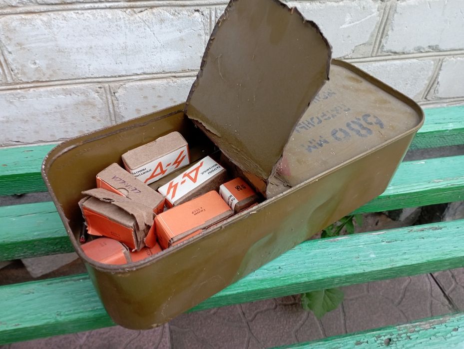 пороховий дюбельний пістолет пц-84 + ящик патронів для нього