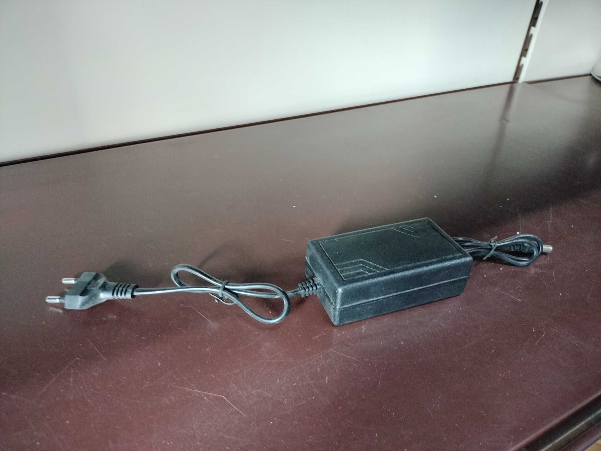 zasilacz ładowarka 12v do taśmy ledowej taśma led zasilanie zasilacz a