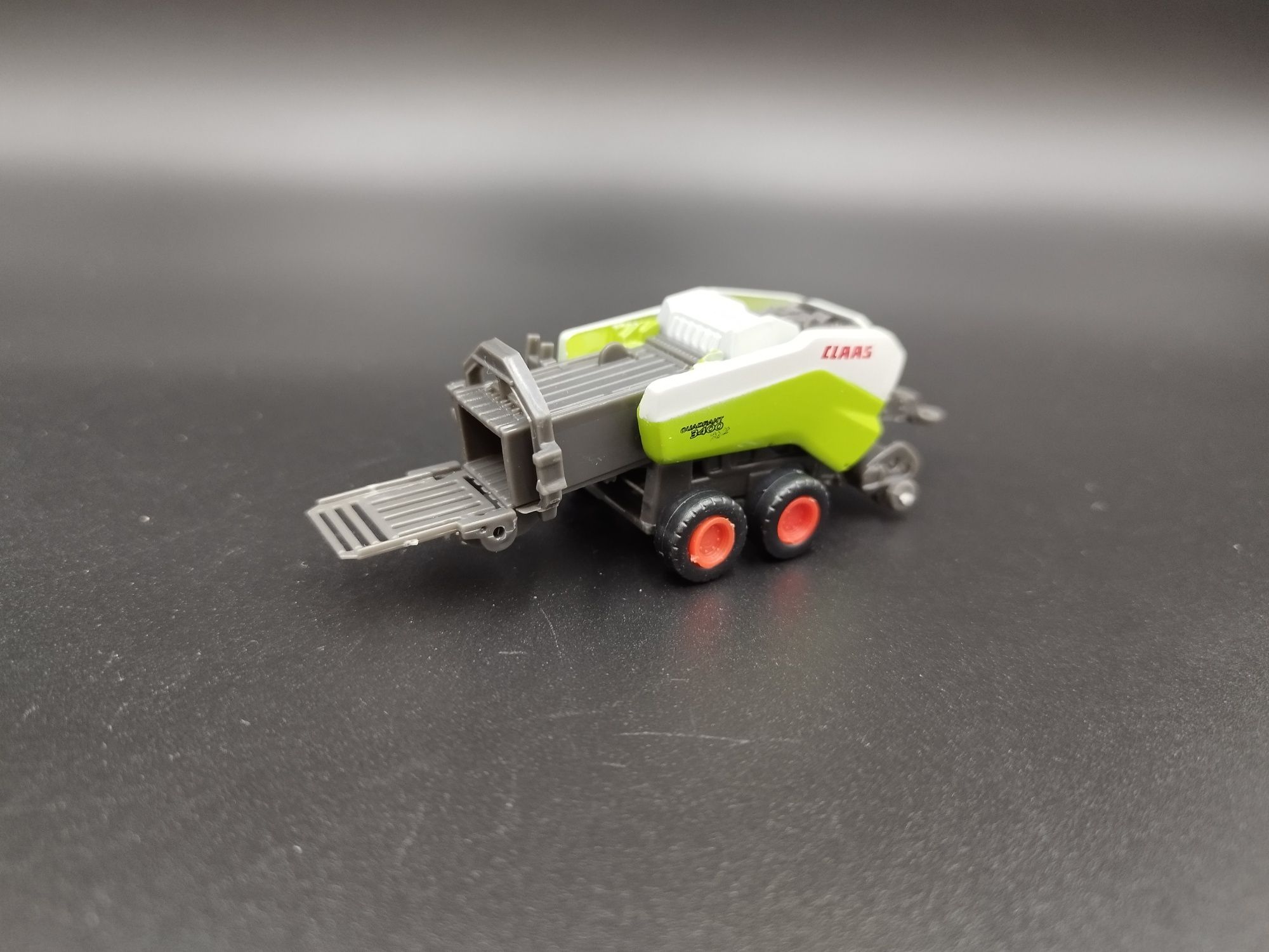 1:58 Norev Mini-jet Claas Quantum 3400 przyczepa model model nowy