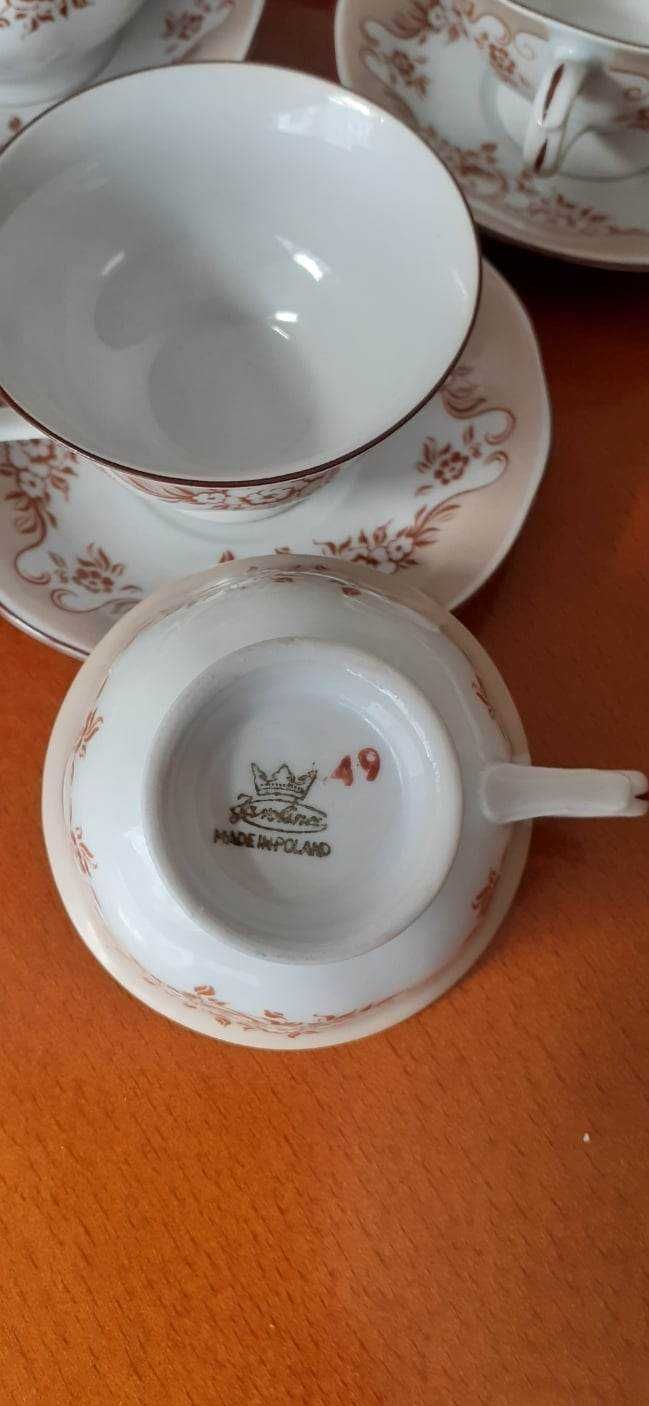 Zestaw filiżanek  z porcelany z dzbankiem