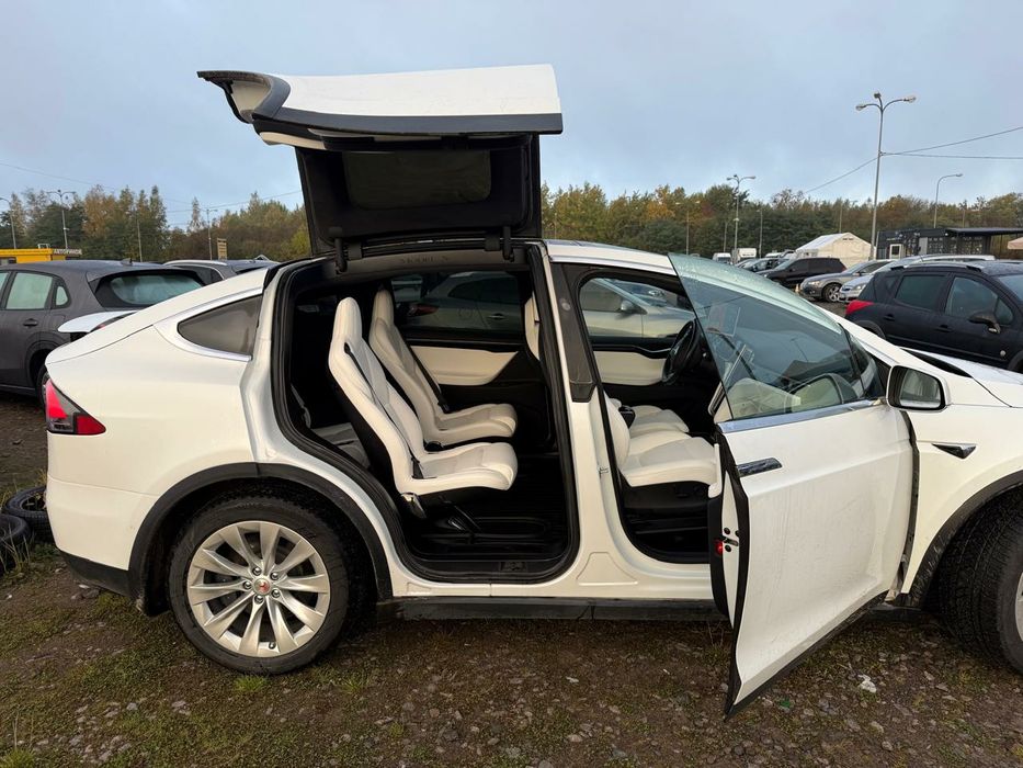 Оренда авто автомобіля електромобіля Тесла Tesla model X електричка